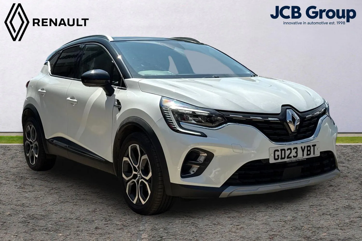 Renault Captur listing photo