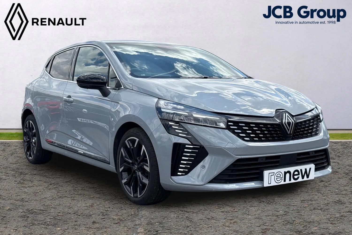 Renault Clio listing photo