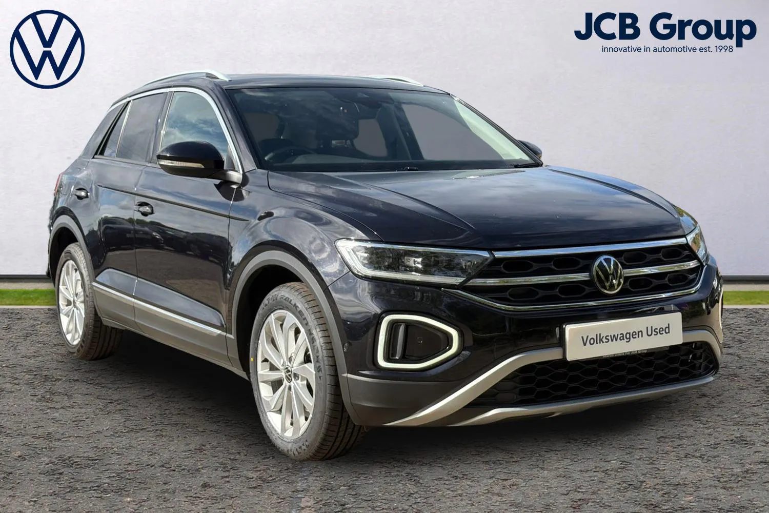 Volkswagen T-Roc listing photo