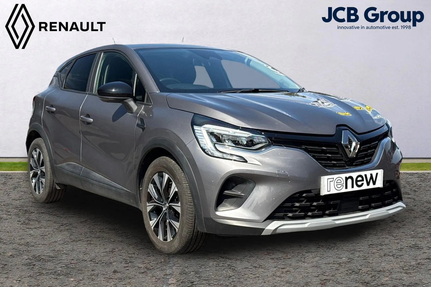 Renault Captur listing photo