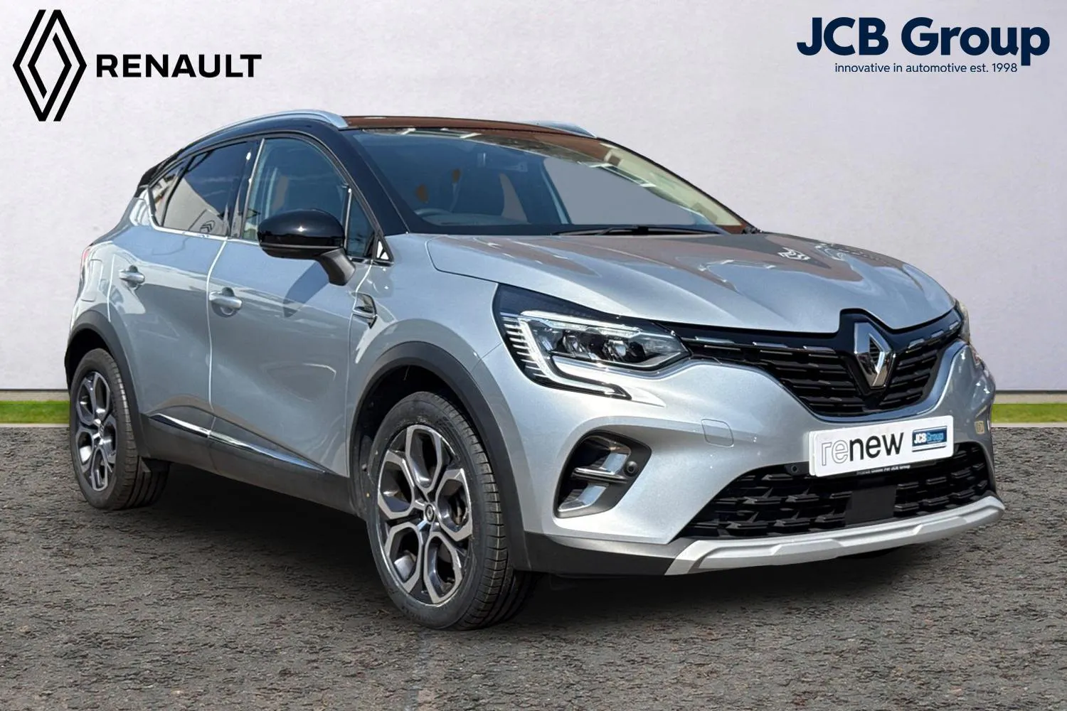 Renault Captur listing photo